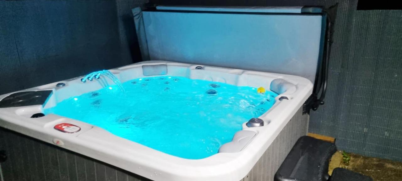 فيلا Marthys House With Hot Tub لوي المظهر الخارجي الصورة