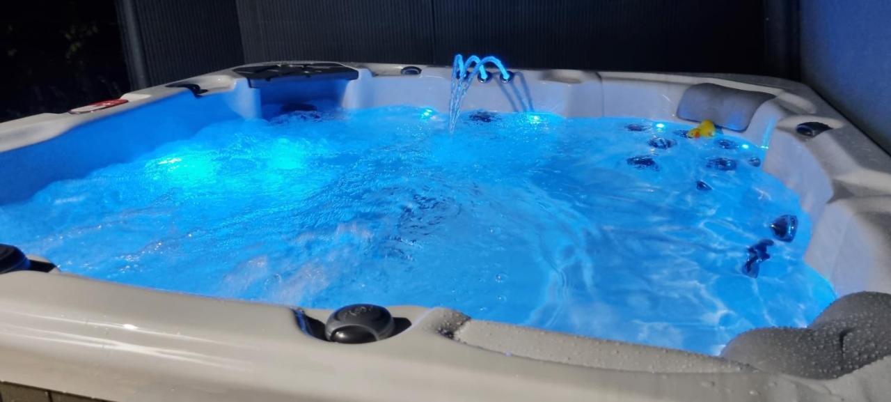 فيلا Marthys House With Hot Tub لوي المظهر الخارجي الصورة